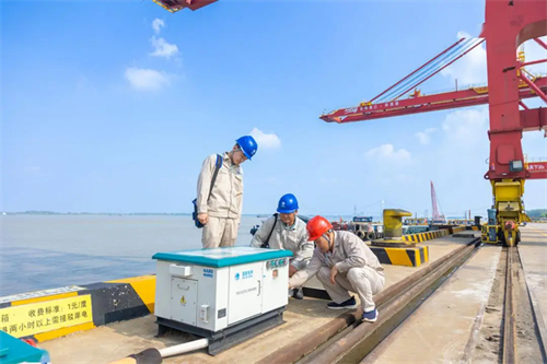 沿长江看岸电⑤：船e行 两岸绿3.jpg