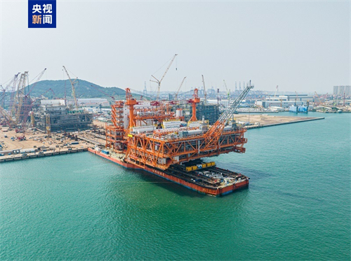 实现多项首创技术 我国渤海最大海上油气平台完工起运1.jpg
