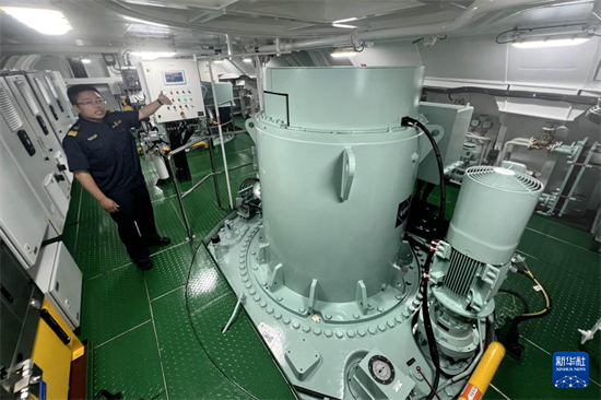 国内首艘“零排放”氢电拖轮在青岛入列3.jpg
